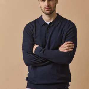 Feinmaschiger Herrenpullover mit Polokragen aus Merinowolle
