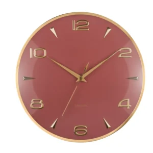 Runde Wanduhr mit rotem Zifferblatt, goldener Umrandung, goldenen Zeigern und Indizes