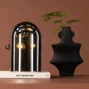 Tischlampe „Jasmin“ – Runde Formen sowie Rauchglas mit Spiegeleffekt
