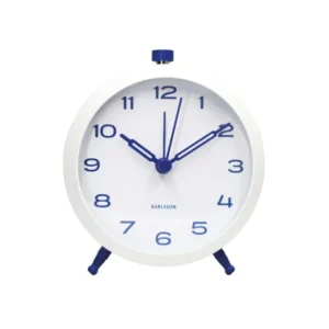 Runder Retro-Wecker mit weißem Zifferblatt, blauen Zeigern und Standfüßen, blauer Knopf oben