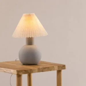 Tischlampe „Marcello“ – Stilvoller Betonsockel mit geriffeltem Lampenschirm