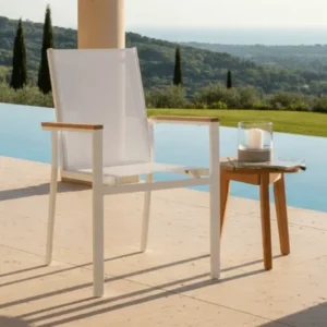 2er Set Gartenstuhl Lua - aus weißem Aluminium, mit Sitzfläche aus Textilene und Teakholz-Details