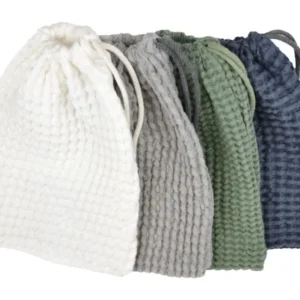 Eisbeutel – Kuehlbeutel aus Waffelpique Leinen-Baumwoll-Mix – nordisches Design von beties aus der "PUR.NATURE" Serie. In den Farben Gletscher-weiss, Nebel-grau, Salbei-gruen und Fjord-blau.