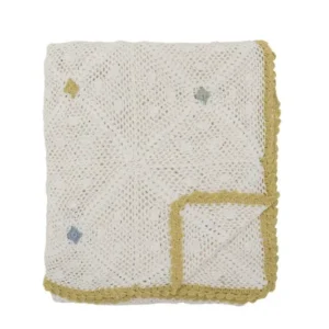 Tagesdecke Ara – Handgehäkeltes Design in Naturton